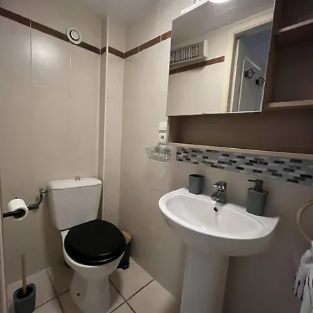 T2 Avec Mezzanine Au Coeur Du Village De 2carlla16 Apartment