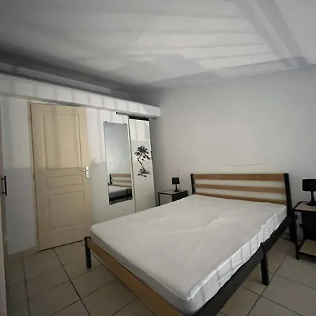 T2 Avec Mezzanine Au Coeur Du Village De 2carlla16 *
